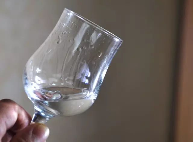 白酒挂杯，越明显越是好酒吗？