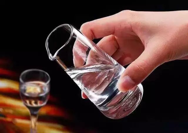 白酒挂杯，越明显越是好酒吗？