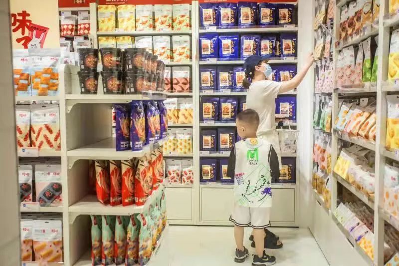 专访百草味 | 零食巨头为什么开始重视线下？