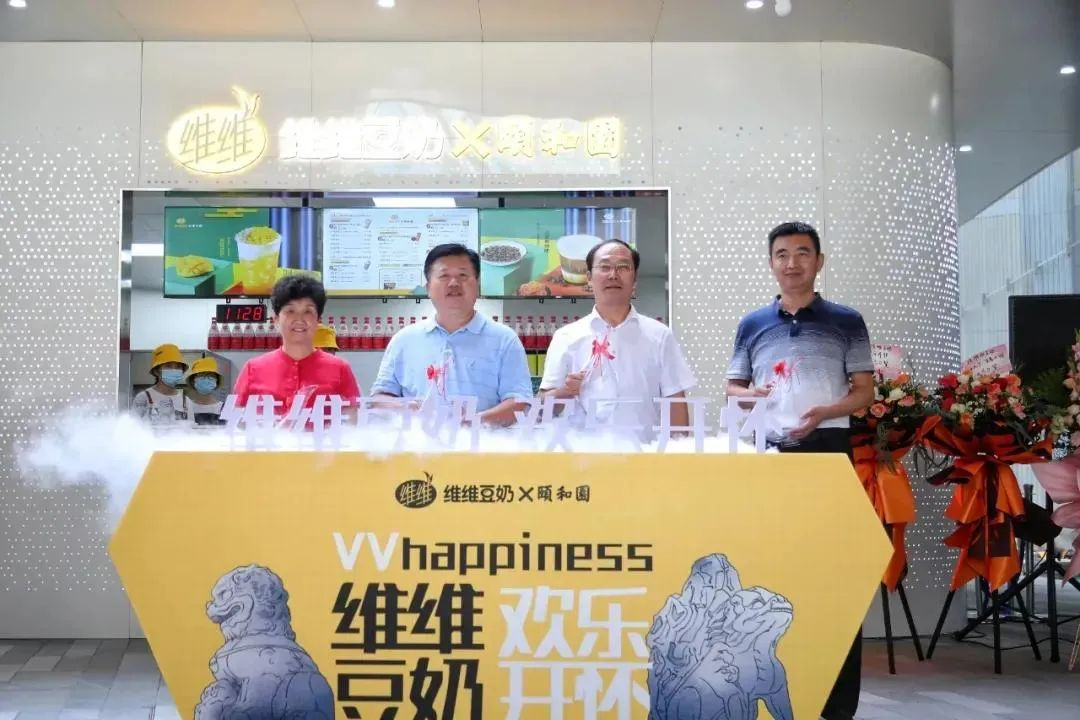 娃哈哈、维维开店，喜茶、奈雪推瓶装饮料，行业内卷下的新“围城”？