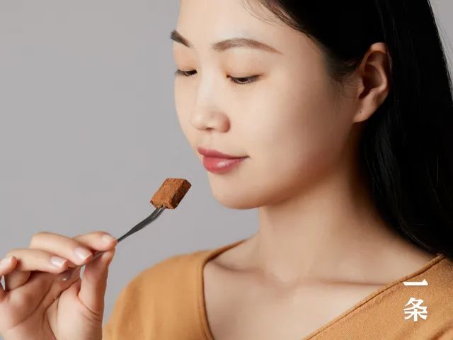 冬日“冰激凌”|一条推荐的生巧，把唇齿温柔展现的淋漓尽致