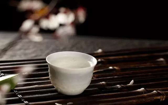 倒酒有学问,敬酒有规矩,拒酒有门道!