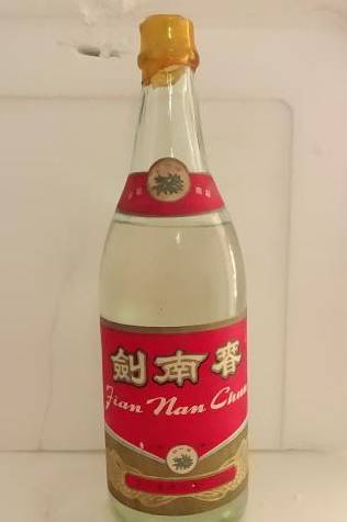 剑南春酒标变迁记