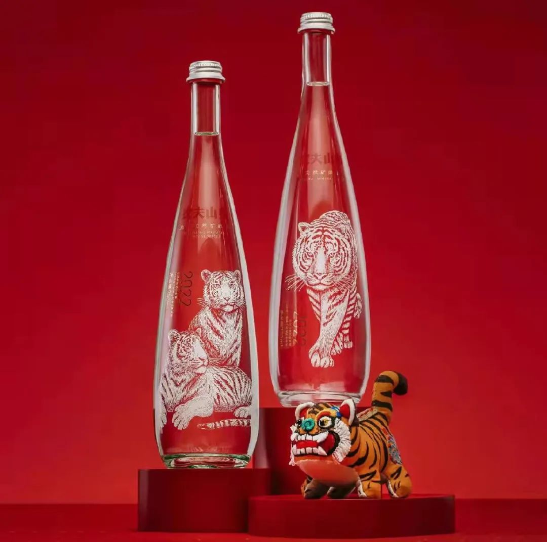 抢占春节档,一众饮料品牌“虎年限定”谁最潮?