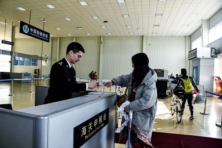 春节回家坐飞机和高铁,可以带几瓶酒?