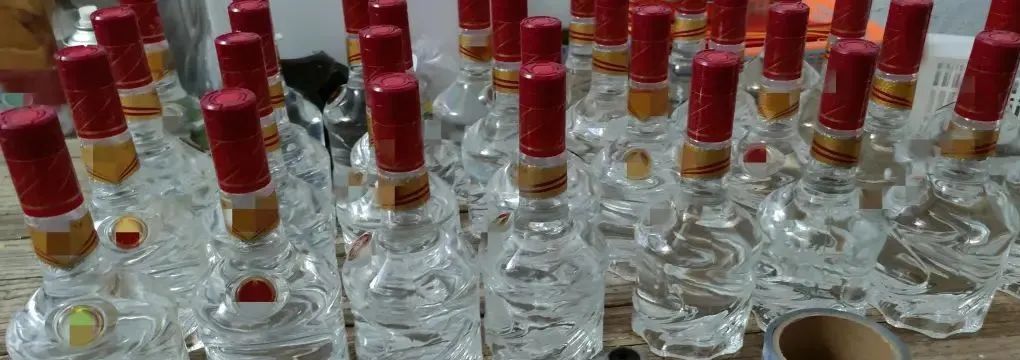 临近年底,冒出假名酒1800瓶!