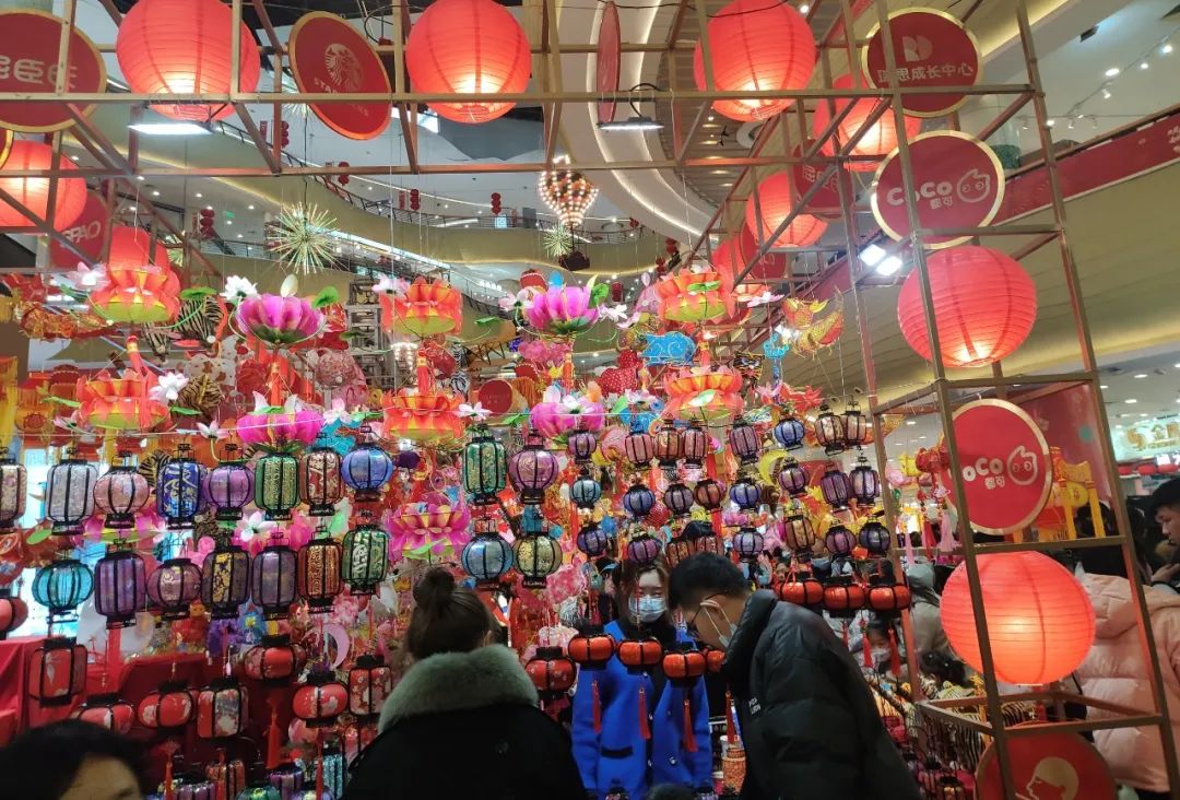 这个春节，我亲眼见证了二线城市的商场大战