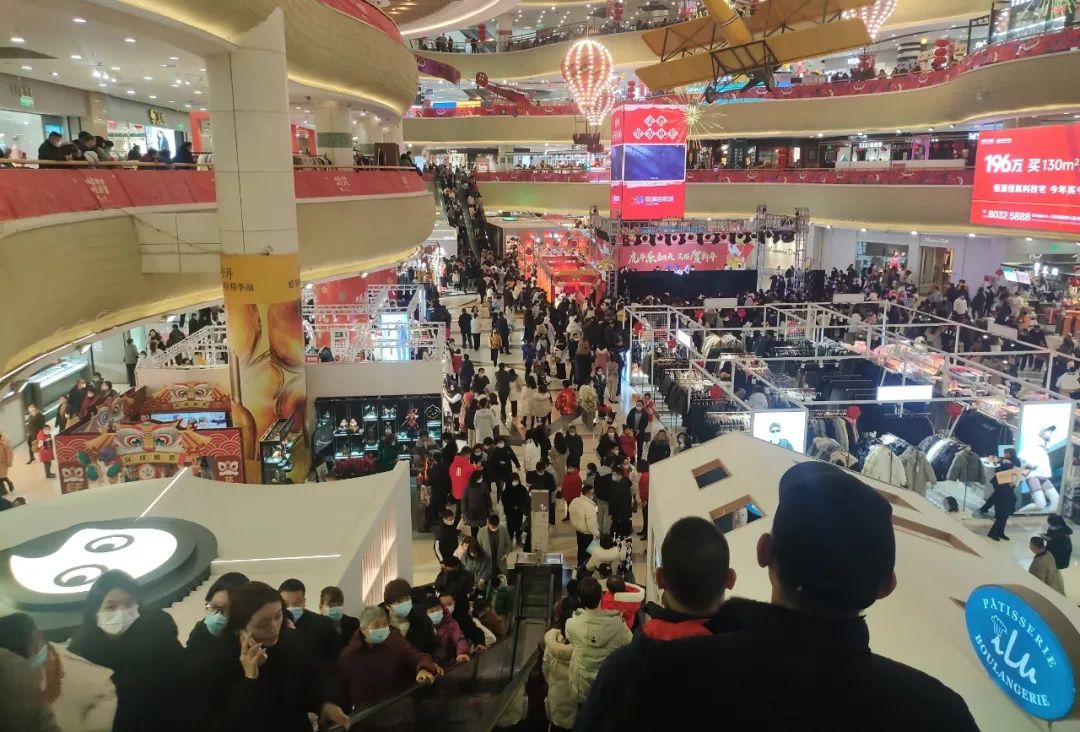 这个春节，我亲眼见证了二线城市的商场大战