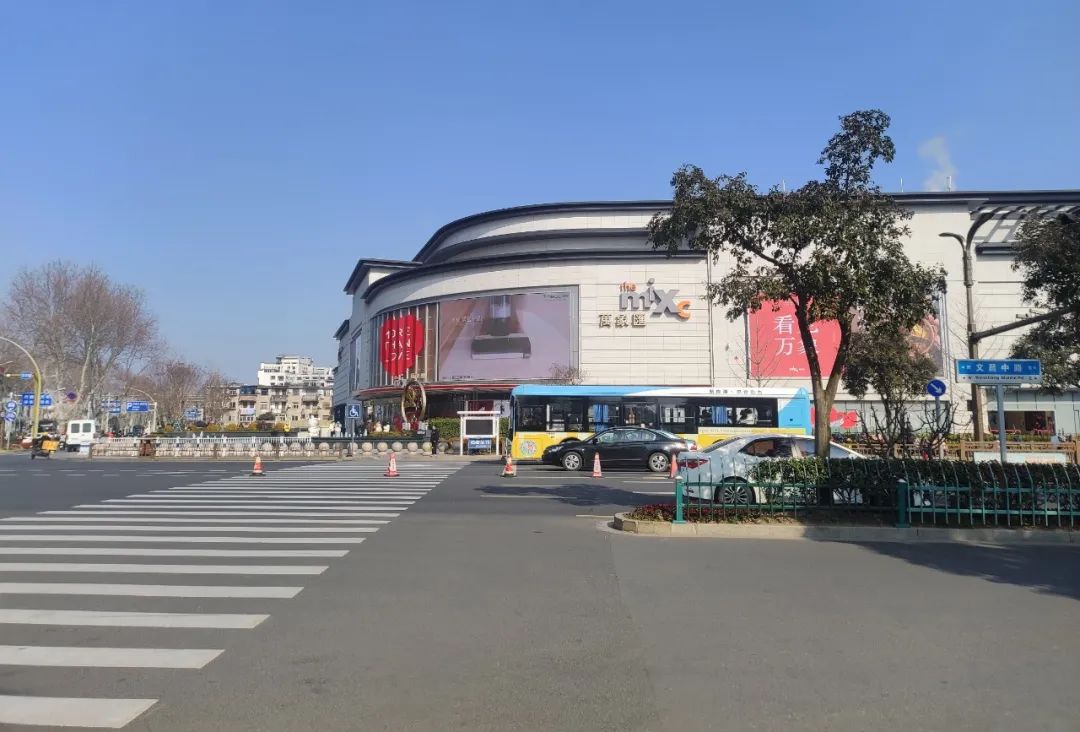 这个春节，我亲眼见证了二线城市的商场大战