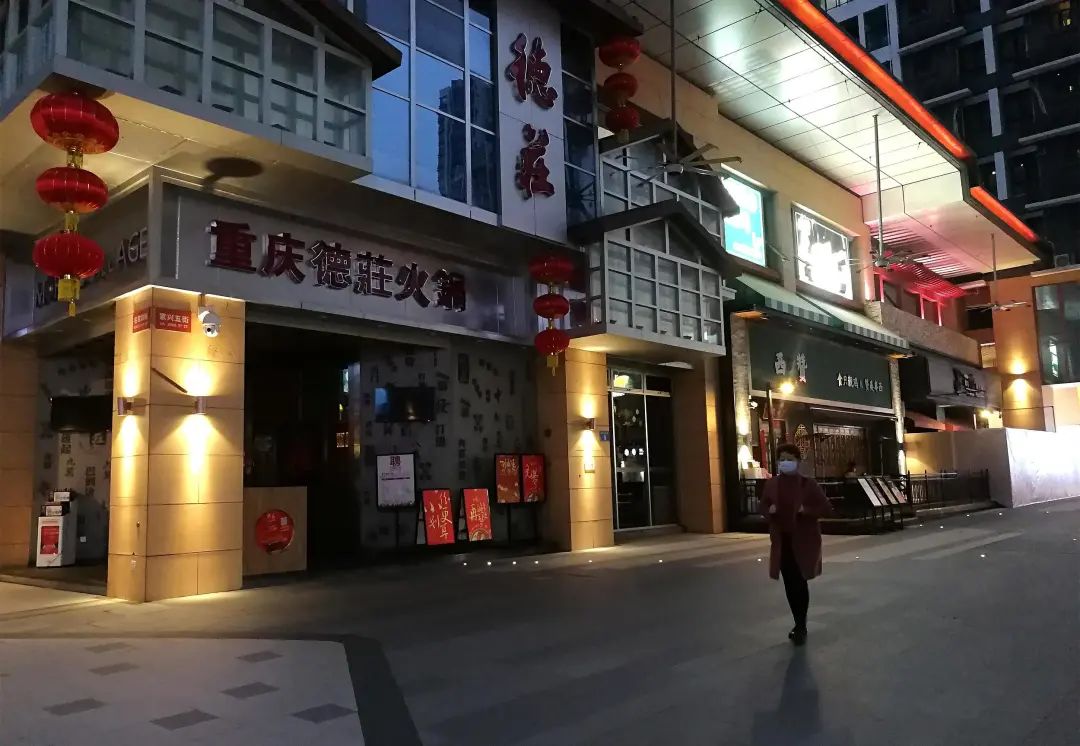 新冠两年,我们和一些「惨烈」的行业聊了聊
