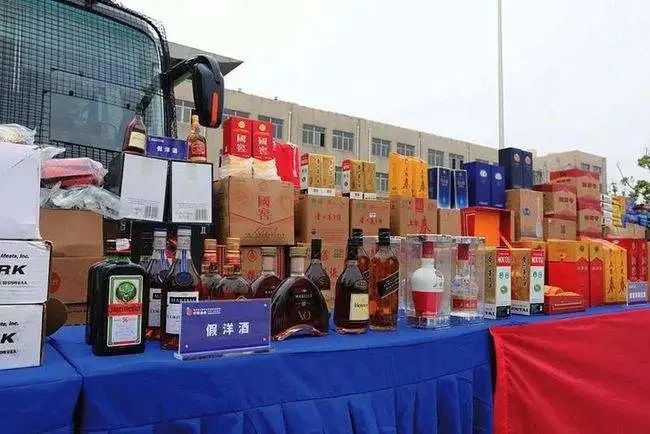 直播间 “假酒” 泛滥！网红 “卖假酒” 被抓！