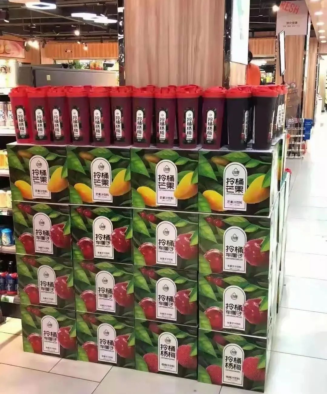暴打网红饮料“小青柠”,拎桶果汁扛把子抛出两张王炸!