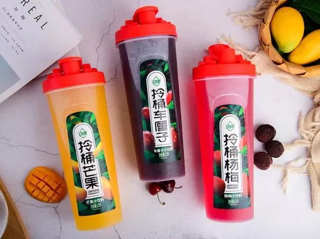 暴打网红饮料“小青柠”,拎桶果汁扛把子抛出两张王炸!