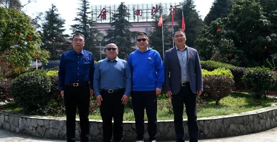 阳春三月看金沙,感受“深蹲起跳”的向上力量