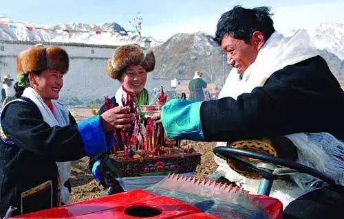 丁香医生：一喝酒就脸红的人，能锻炼出酒量吗？