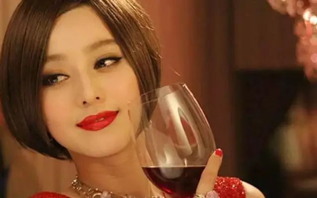 丁香医生：一喝酒就脸红的人，能锻炼出酒量吗？
