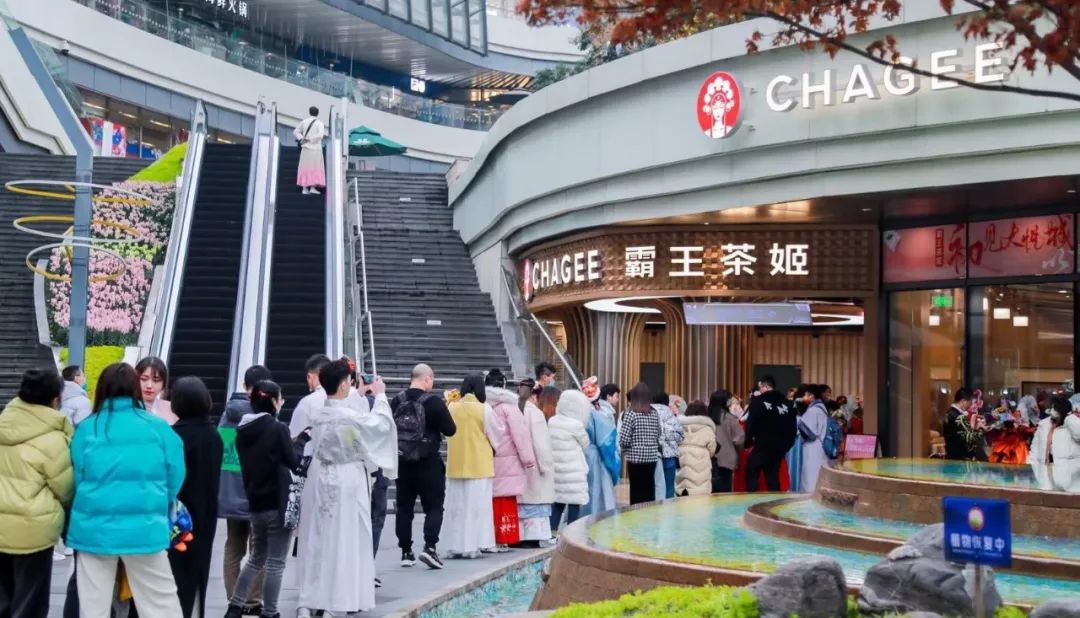 「霸王茶姬」:为了让年轻人爱上中国茶,它选择这么做
