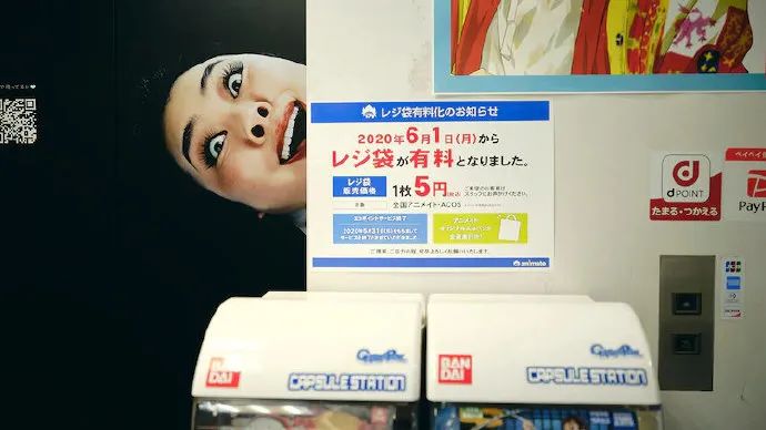 日本地铁广告是如何霸占我们的注意力的？