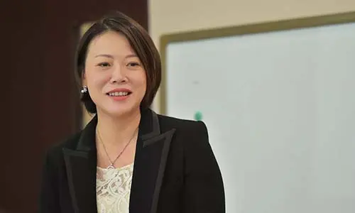 接手千亿家产,40岁娃哈哈千金被催婚,连“王思聪”都扯上了