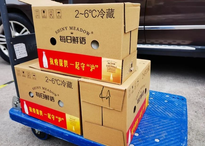 一瓶鲜奶的守“沪”故事：1600多个小区，一天1642通电话……