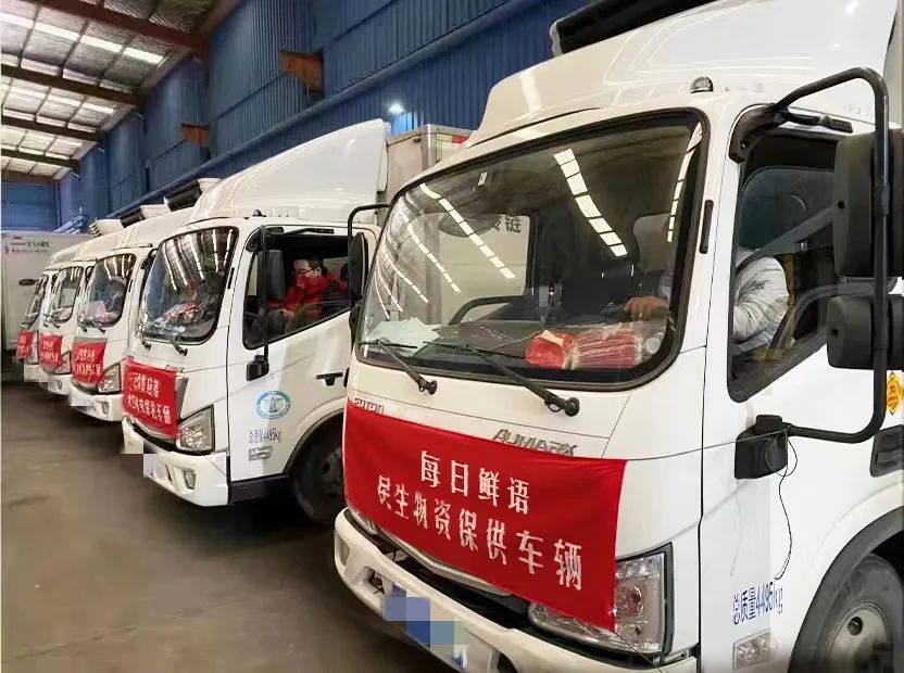 一瓶鲜奶的守“沪”故事：1600多个小区，一天1642通电话……