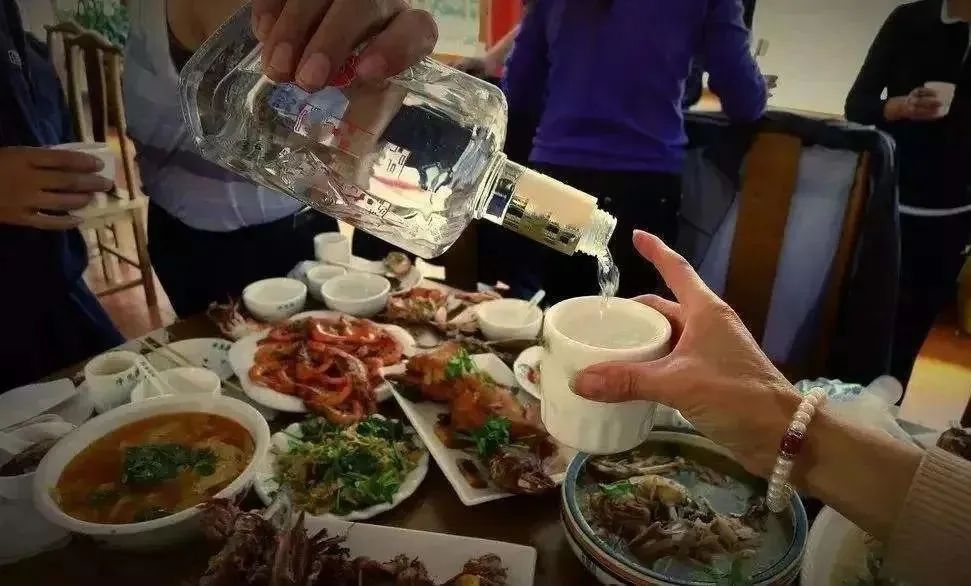 易中天：酒的意义在于“关系”