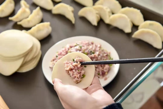 辛苦经营半生，却被外资赶出局：“三度卖身”的大娘水饺，该何去何从？