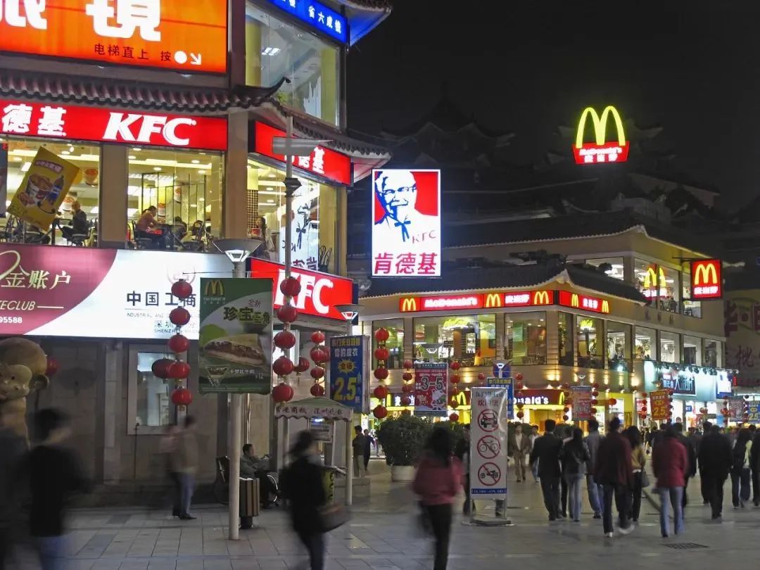 麦当劳肯德基,无奈做起大排档生意