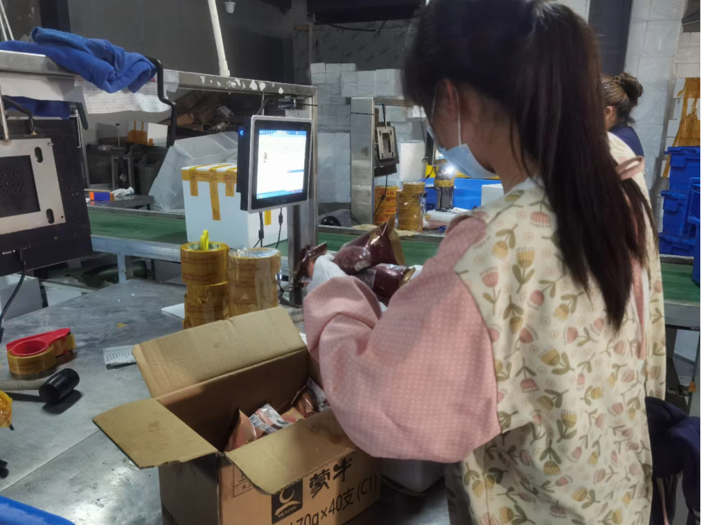 永远发不完货,安徽小伙在上海卖雪糕,年销4000万