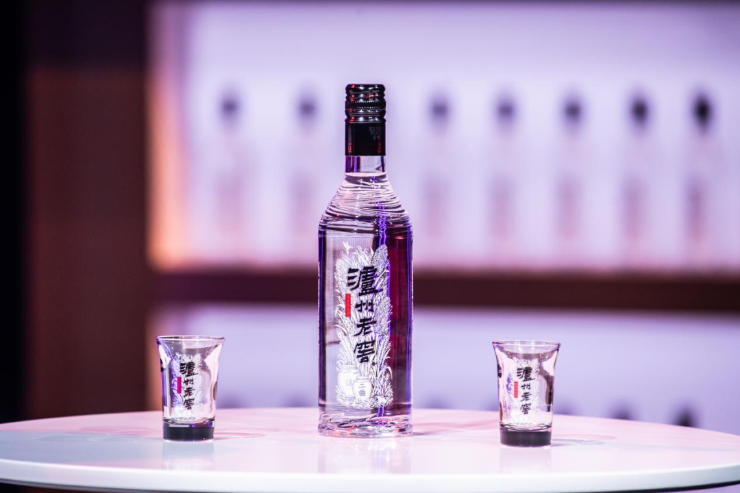 “黑盖”全面上市,泸州老窖改写光瓶酒格局?!