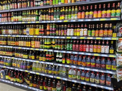 超七成企业下滑，仅一个品类高增……一文读懂117家食企年中市值变动！