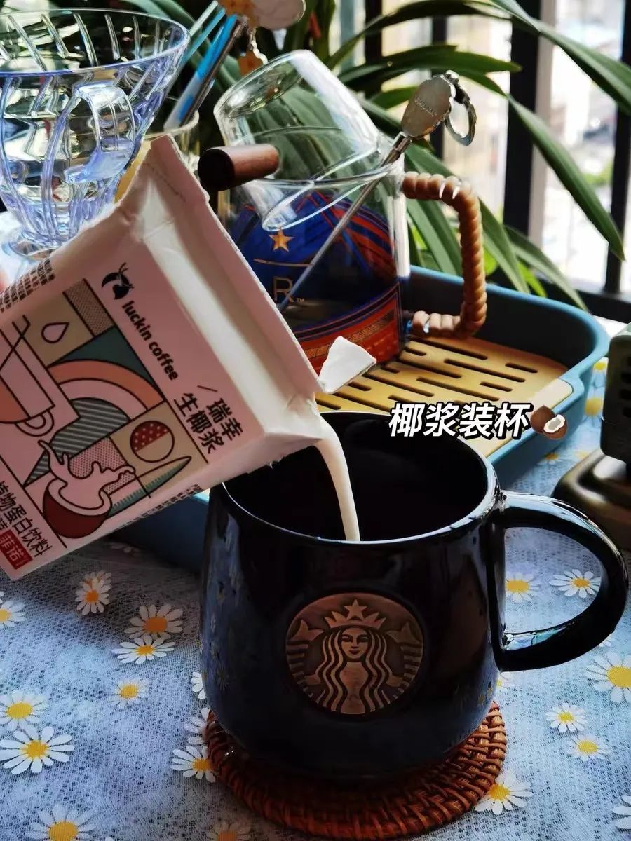 年销1亿杯生椰拿铁后，瑞幸开卖植物蛋白饮料新品！