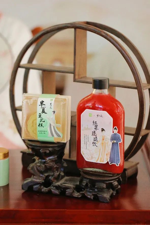 奈雪的茶联名《梦华录》：“赵氏茶坊”邀你来喝茶吃点心！
