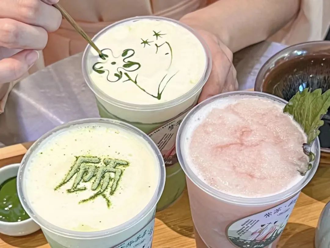 瑞幸x“孤寡”蛙,蜜雪冰城黑化……这些赢麻的品牌是如何卷死营销人的?