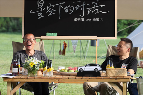 中年大佬,正在排队上俞敏洪的直播间
