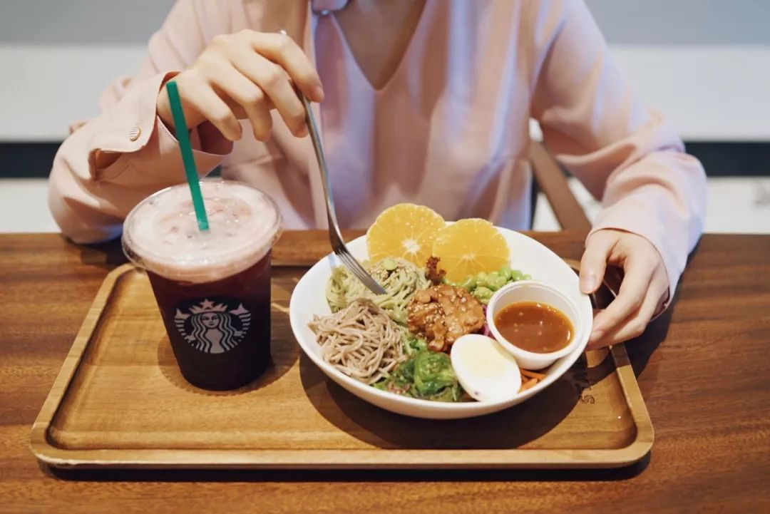 中式轻食的顶流是“东北蘸酱菜”?