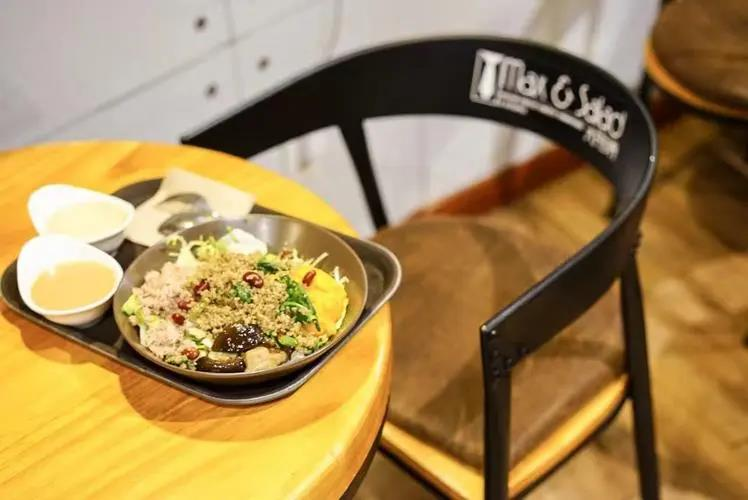 中式轻食的顶流是“东北蘸酱菜”?