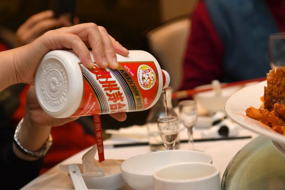 贵州茅台，悄悄“削藩”