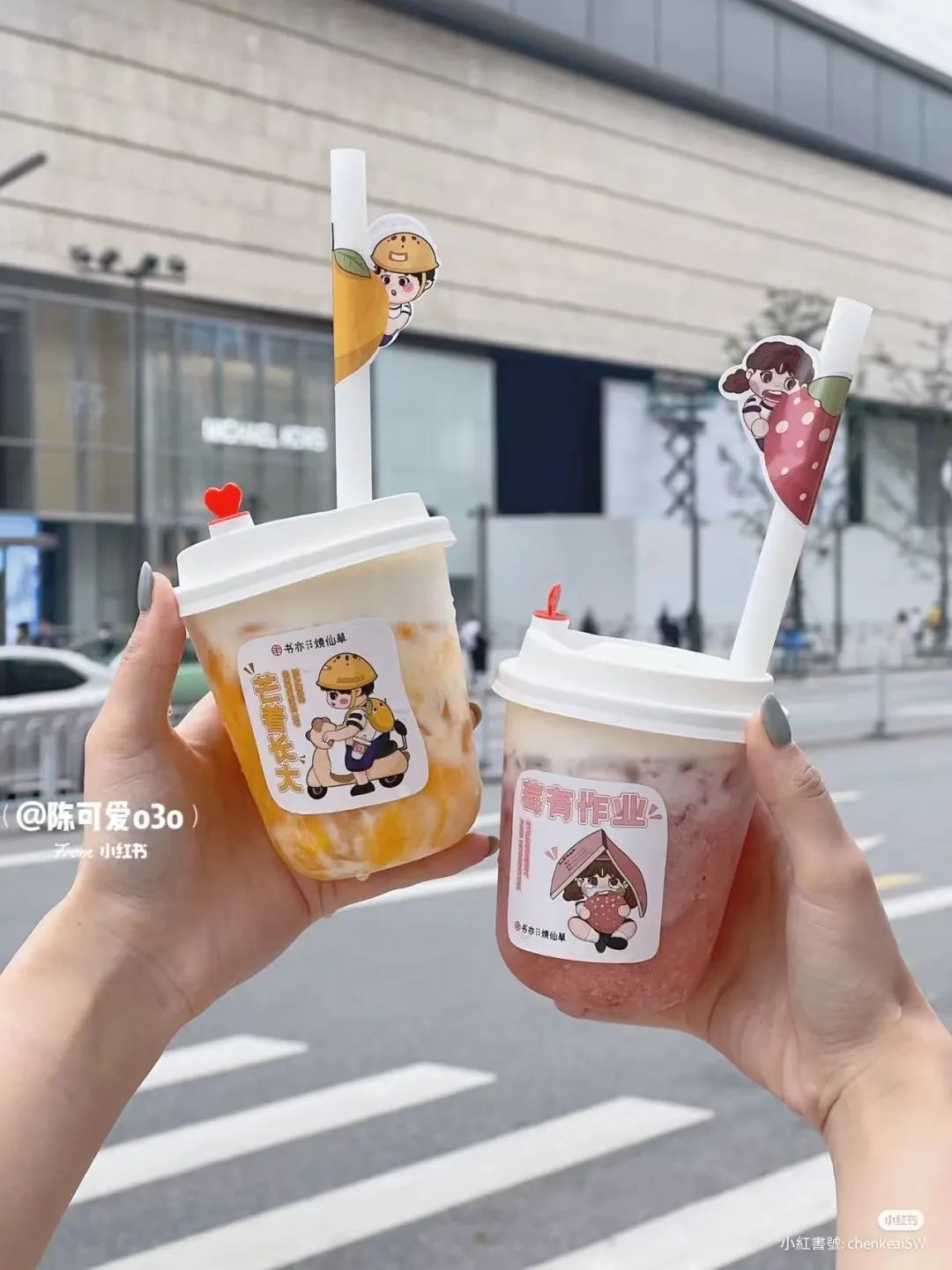 太Q了!“mini奶茶”集体出圈,5块钱两口喝完!为什么年轻人越来越喜欢“小包装”了?