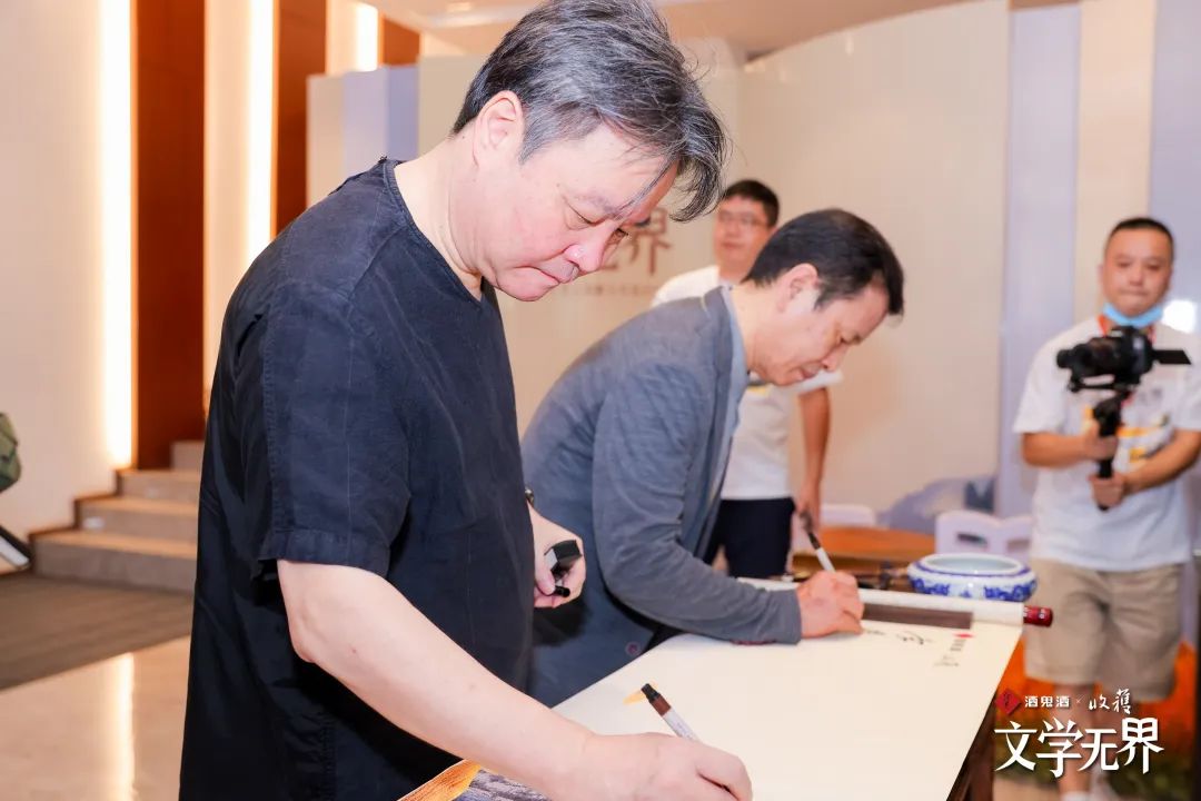 联手《收获》开启新文学时刻,酒鬼酒IP矩阵再添新军种