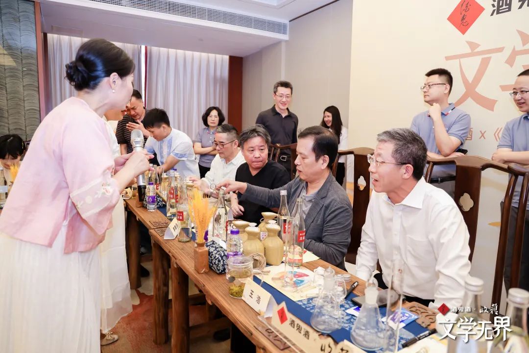 联手《收获》开启新文学时刻,酒鬼酒IP矩阵再添新军种