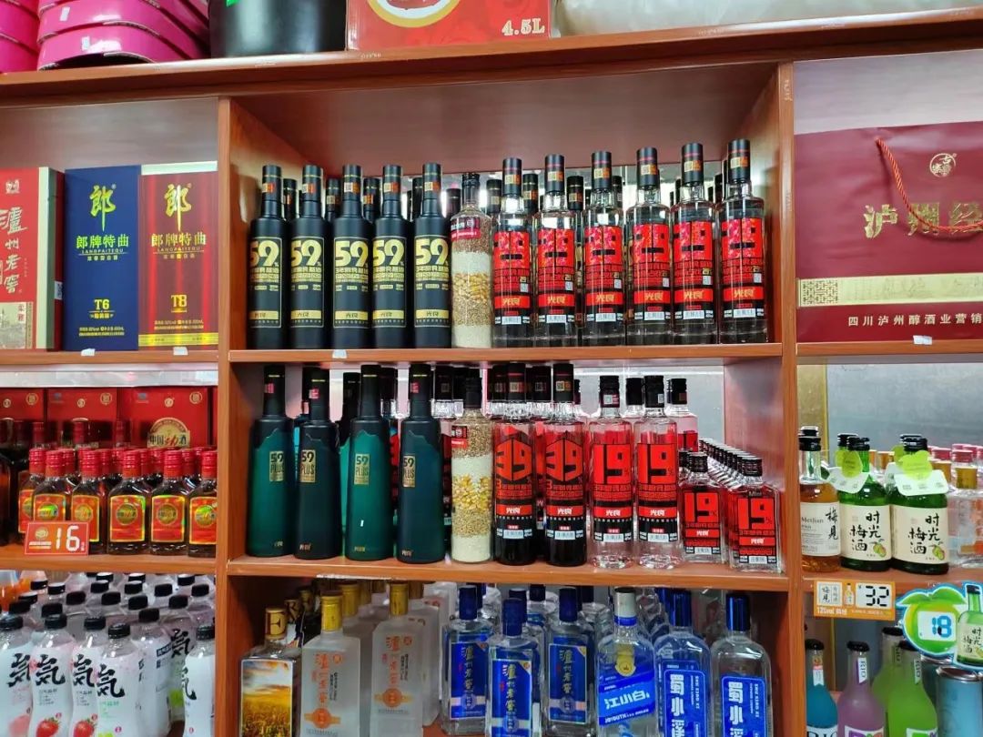 从“不装”到“装下更多”,全新品牌天团演绎光良酒进化论!