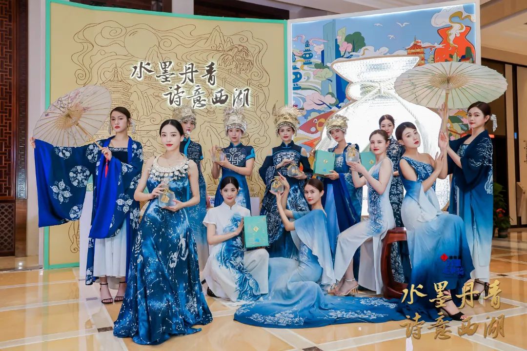 微信图片_20220905203913.jpg 万里走单骑·西湖发布,文创酒“酒鬼酒模式”成型
