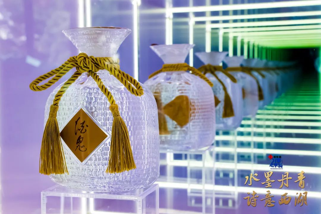 微信图片_202209052039422.jpg 万里走单骑·西湖发布,文创酒“酒鬼酒模式”成型