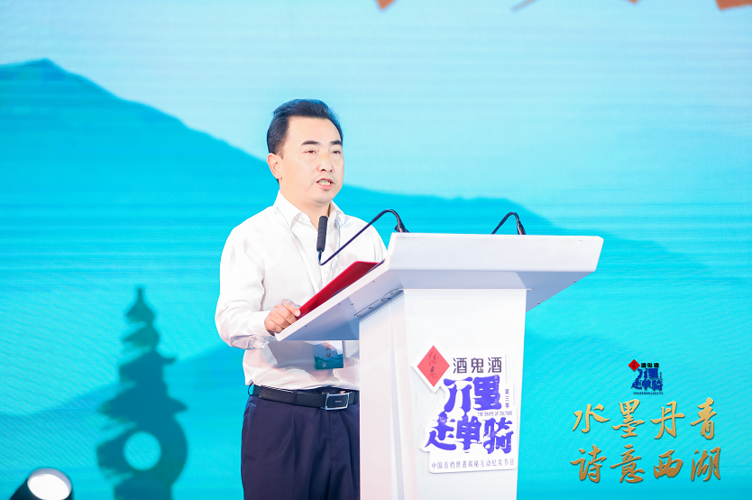 万里走单骑·西湖发布,文创酒“酒鬼酒模式”成型