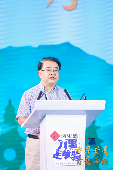 万里走单骑·西湖发布,文创酒“酒鬼酒模式”成型