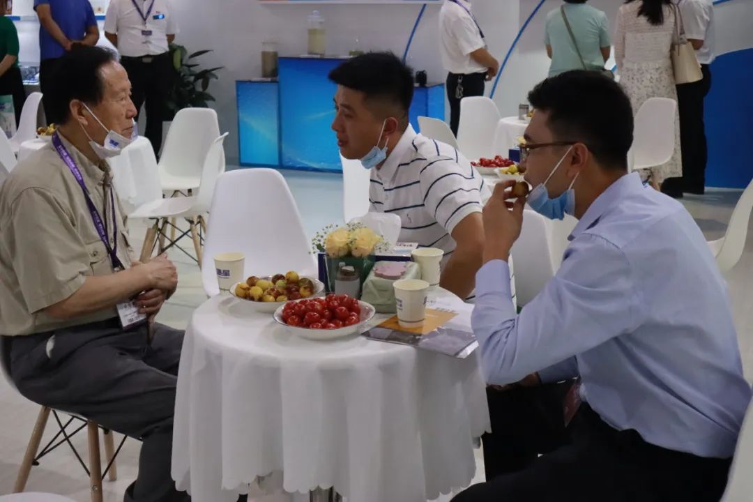 康星牛人盛装亮相第十三届中国奶业大会!