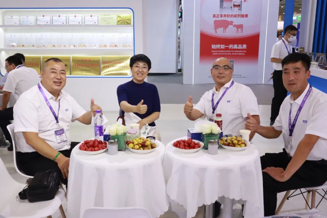 康星牛人盛装亮相第十三届中国奶业大会!