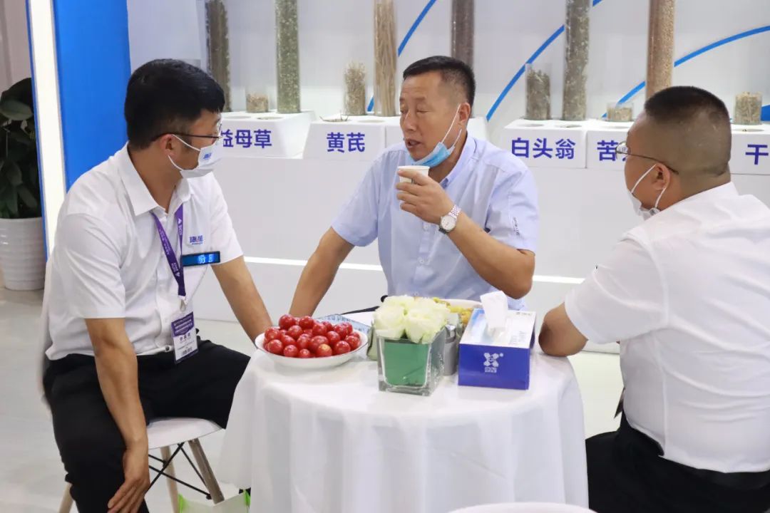 康星牛人盛装亮相第十三届中国奶业大会!
