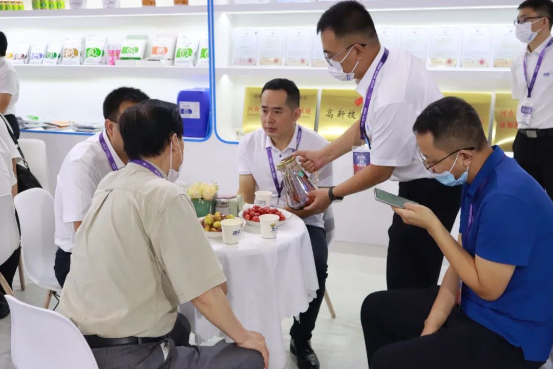 康星牛人盛装亮相第十三届中国奶业大会!